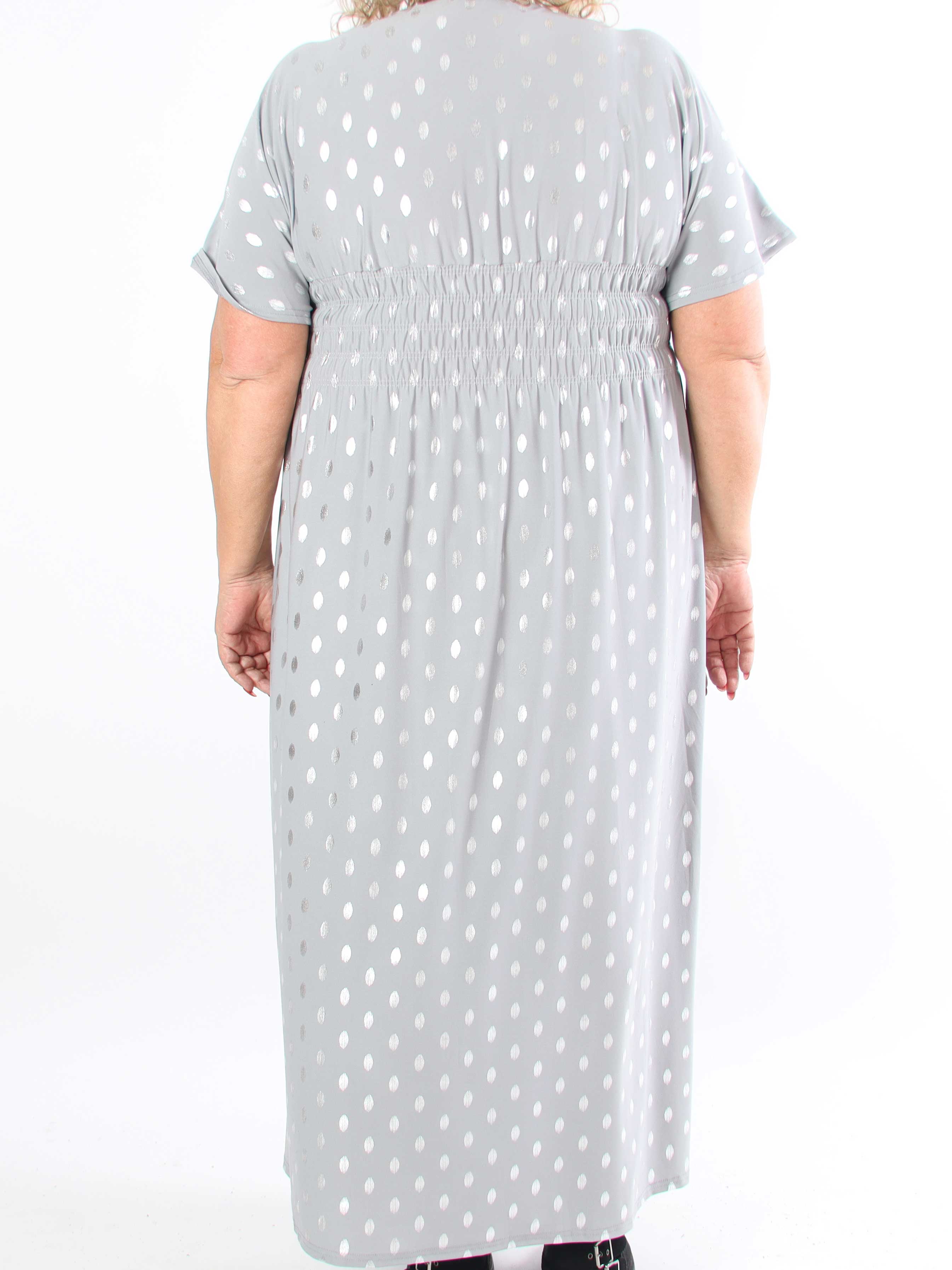Pams Dot - Lång stretchig plus size-klänning med prickig detalj